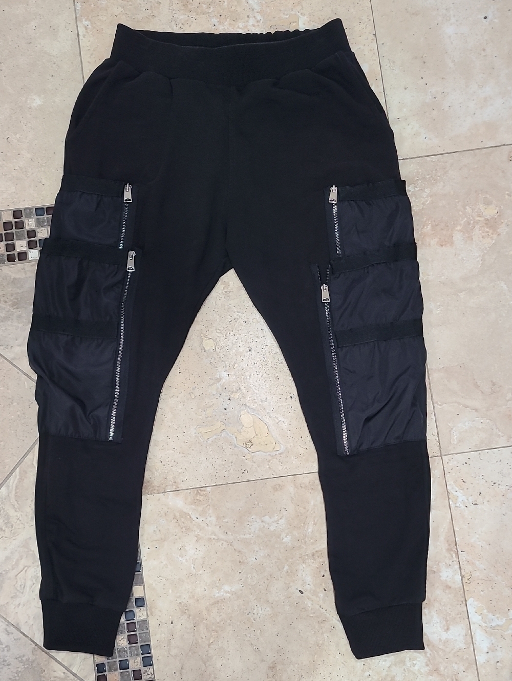 Men's Black Zip-Pocket Cargo Joggers